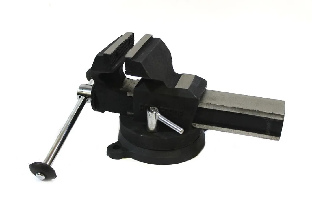 Тиски стальные поворотные с наковальней 5»-125мм