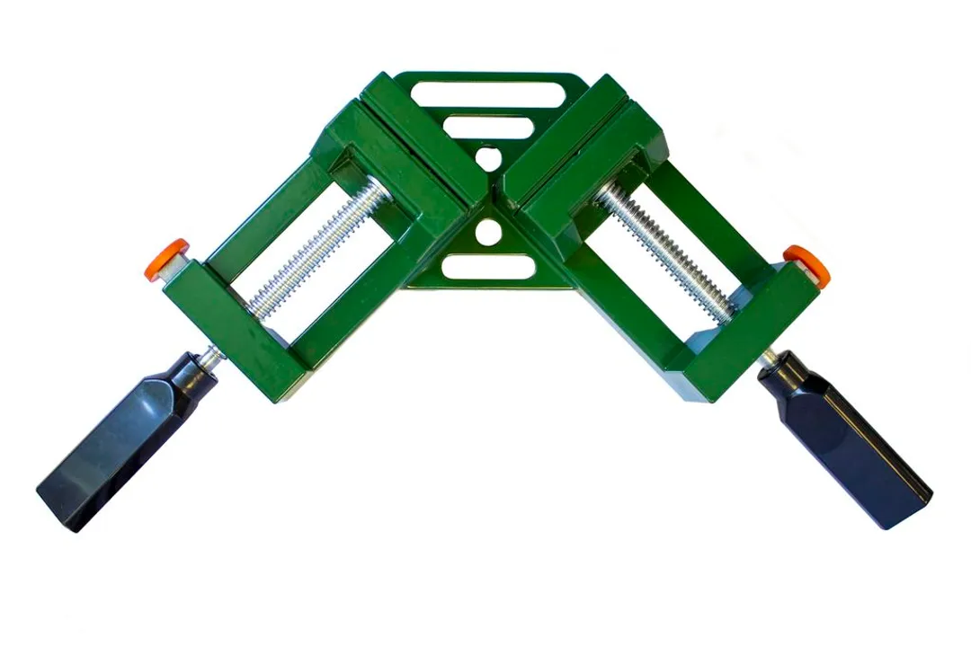 Струбцина винтовая угловая (2 зажима, max захват-70мм)