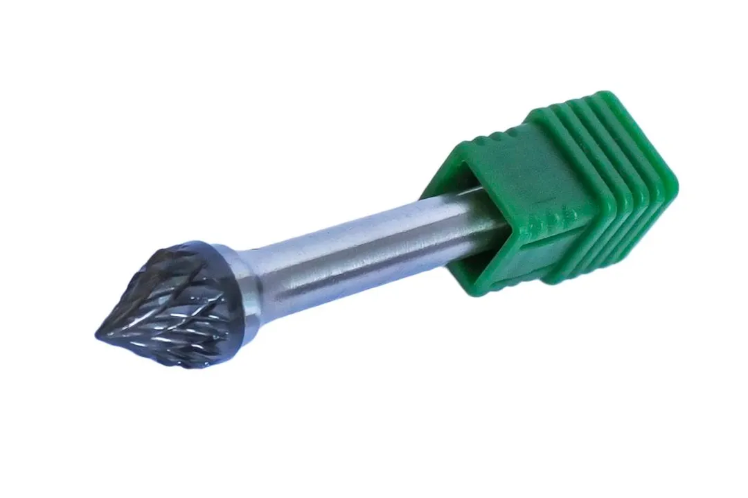 Шарошка коническая »пика»вытянутая по металлу(Ø 10мм,Ø хвостовика 6мм),в пластиковом футляре