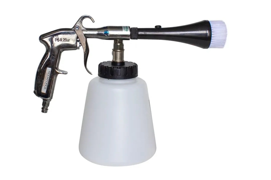 Пистолет пневматический »Tornado»для химчистки салона а/м со сменной щеткой-насадкой(емкость 1л ,6 bar, расход воздуха 120 л/мин)