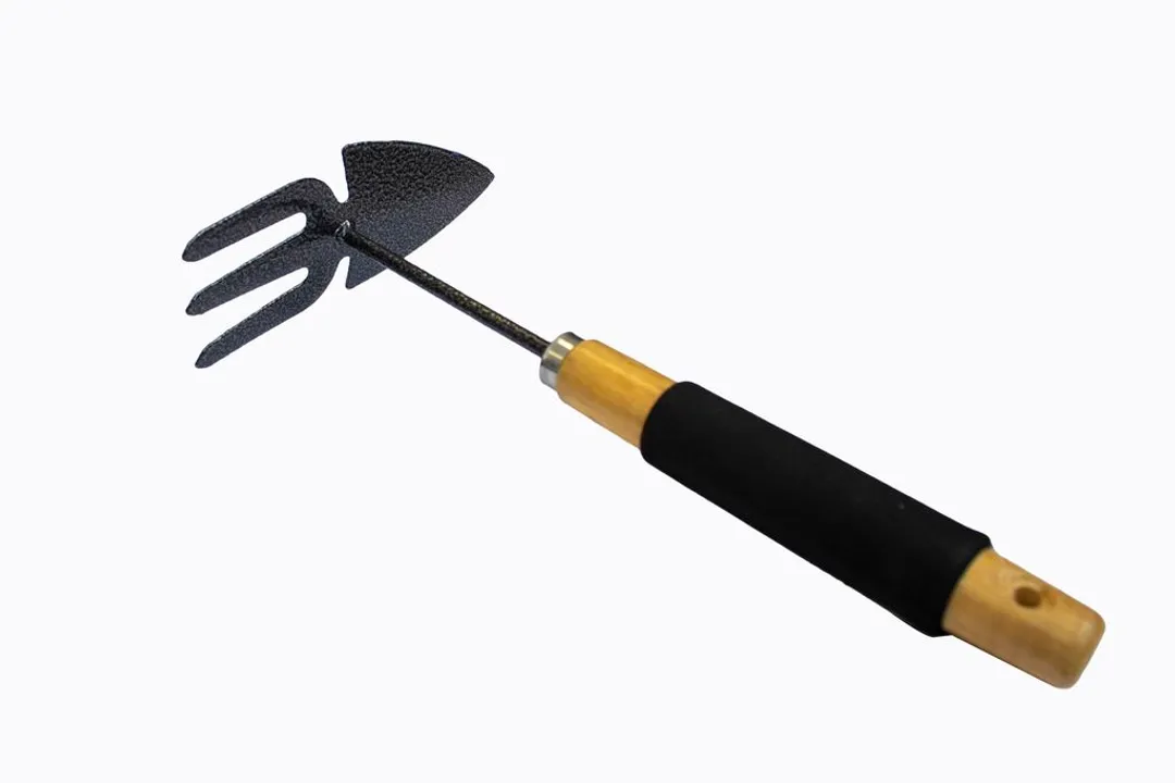 Тяпка-рыхлитель с деревянной рукояткой (3-зуб.,L-300мм)